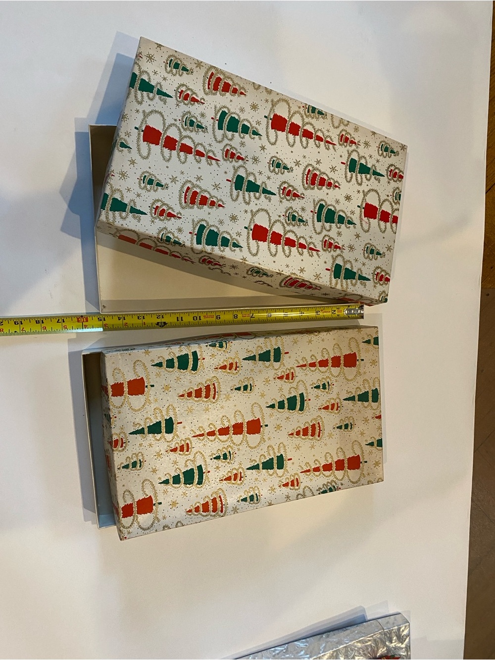 57 vintage 1960s Christmas boxes. - Picture 13 of 16